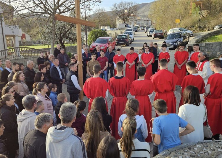 Veliki Petak na Kočerinu uz tisuće vjernika