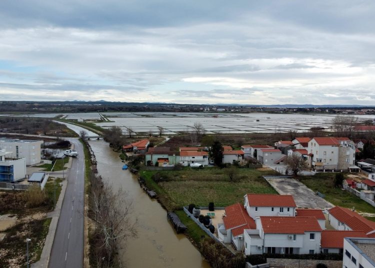 Foto i video: Pogledajte kako poplavljeni Nin izgleda iz zraka