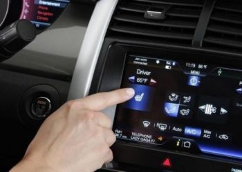 Dodirni ekrani su opasni po život. EuroNCAP promovira fizičku dugmad