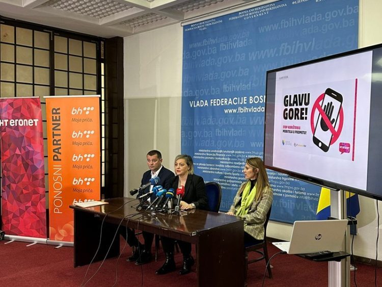 Najavljena kampanja “Glavu gore! Stop korištenju mobitela u prometu!”