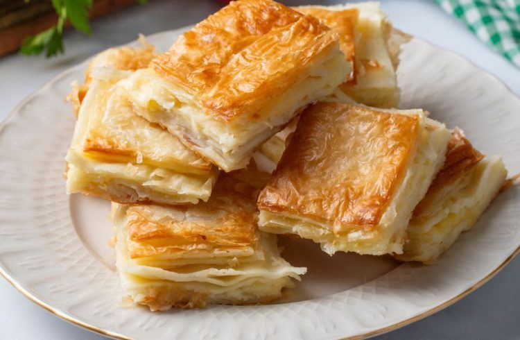 Od ovoga ne može lakše, a ni brže: Recept za lisnatu pitu sa sirom