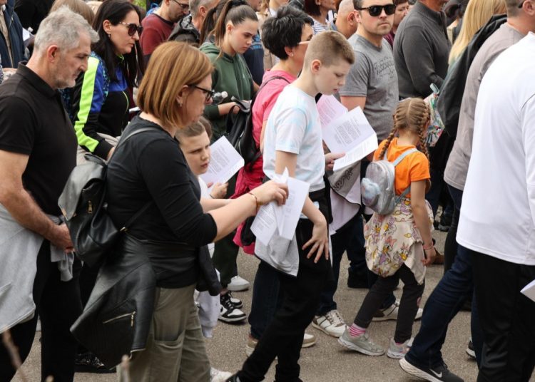 Foto| Održana tradicionalna pobožnost Križnog puta na Hum