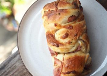 Preukusan kruh punjen sirom i šunkom