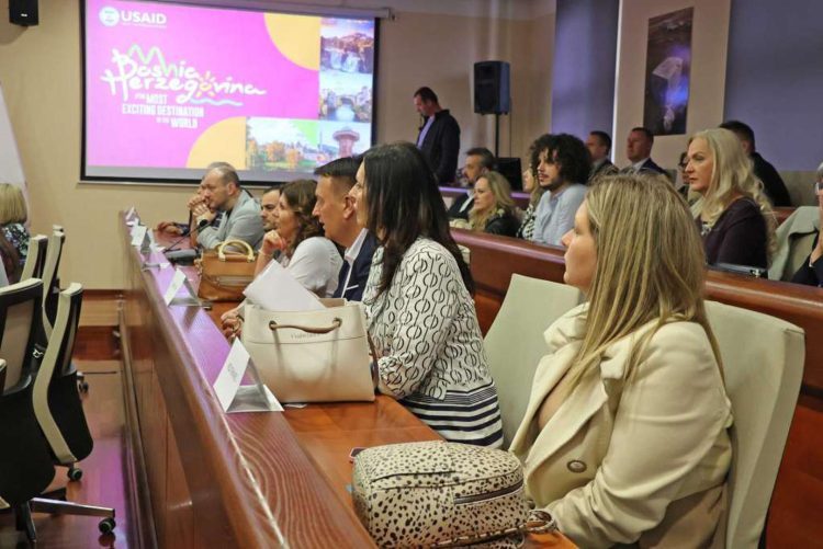 Turistički radnici i novinari sletjeli u Mostar gdje će kroz ‘fam trip’ obići atrakcije Hercegovine