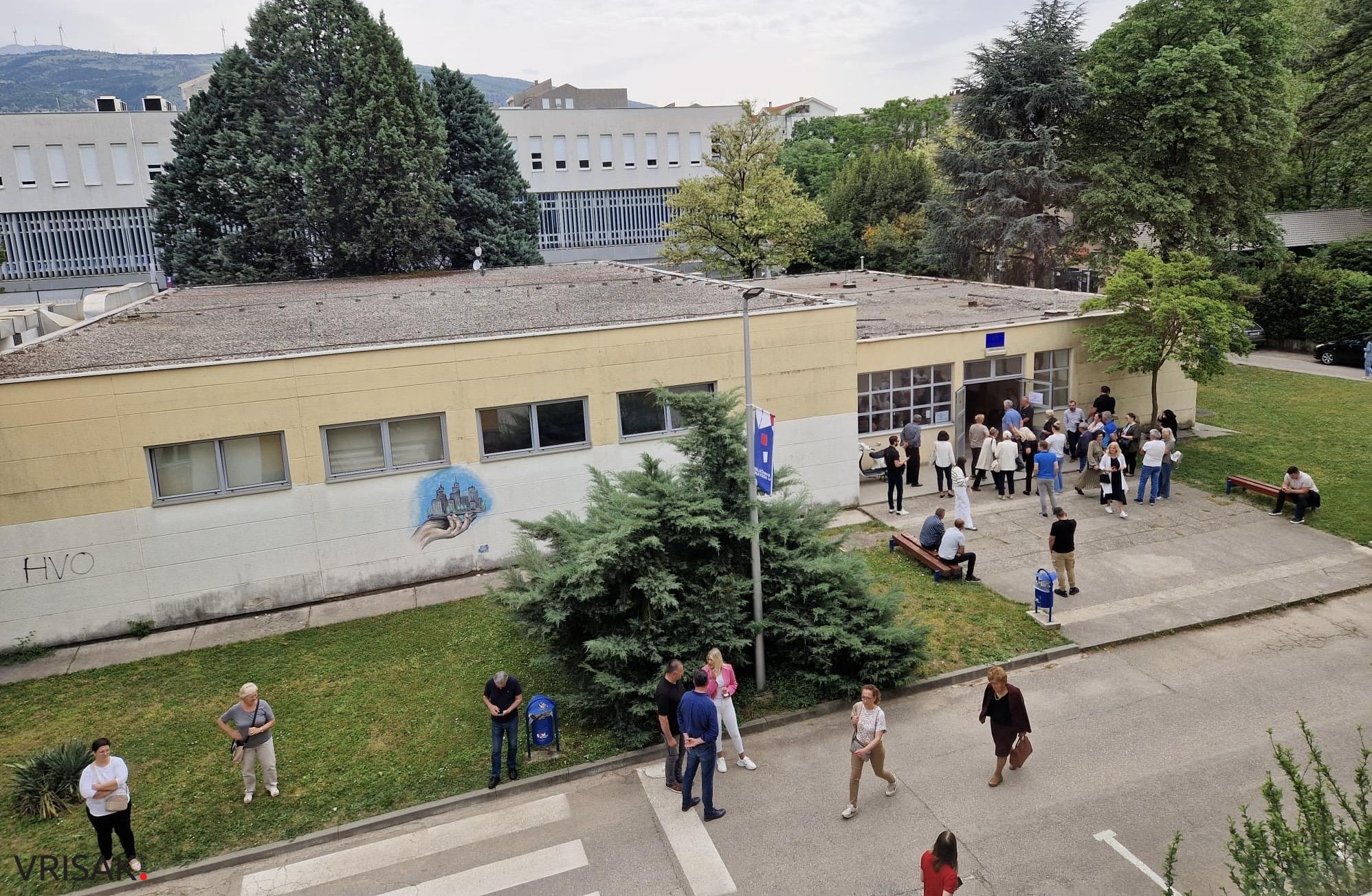 Posjetili smo biračka mjesta u Mostaru, pogledajte što smo zabilježili