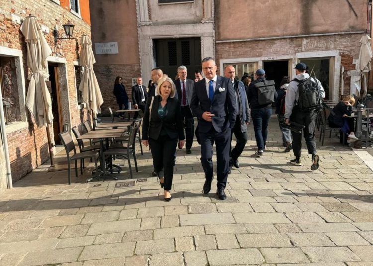 Povijesni trenutak: Svečano otvoren paviljon BiH na Venecijanskom bijenalu s projektom “Mjera mora” autora Stjepana Skoke