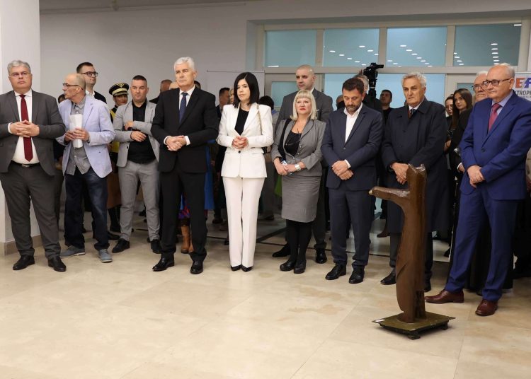 FOTO/Izložba radova babe Penavuše otvorila ovogodišnje Mostarsko proljeće