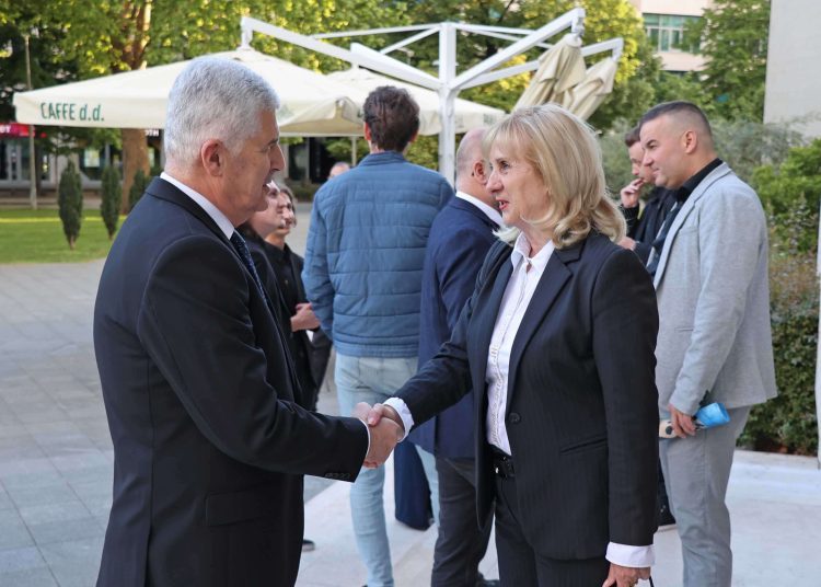 FOTO/Izložba radova babe Penavuše otvorila ovogodišnje Mostarsko proljeće