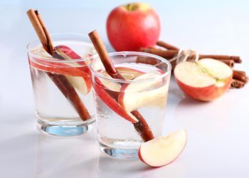 Isprobajte vodu s okusom jabuke i cimeta, evo zašto je dobra