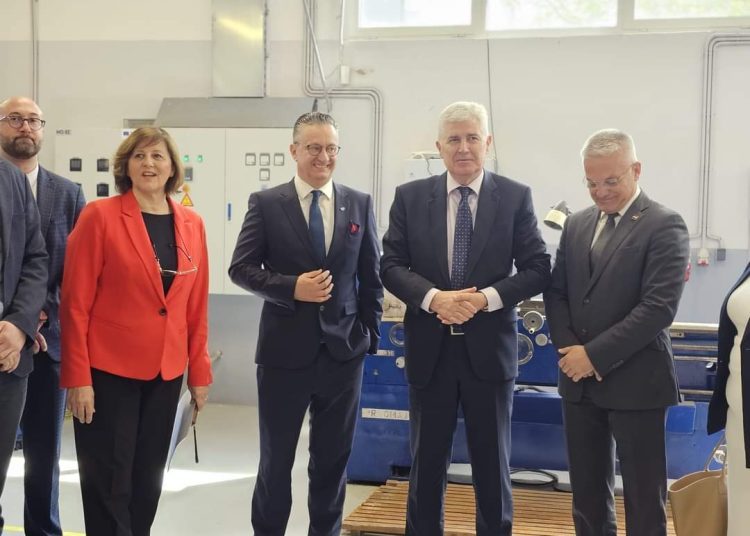 Čović posjetio Fakultet strojarstva, računarstva i elektrotehnike Sveučilišta u Mostaru