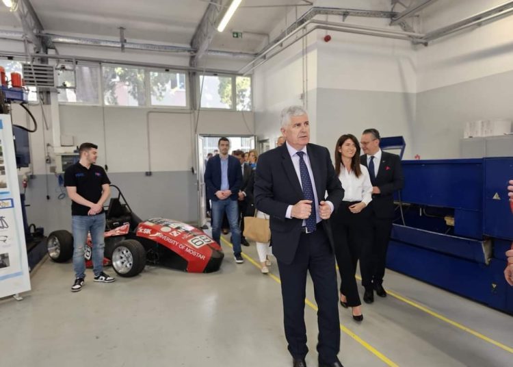 Čović posjetio Fakultet strojarstva, računarstva i elektrotehnike Sveučilišta u Mostaru