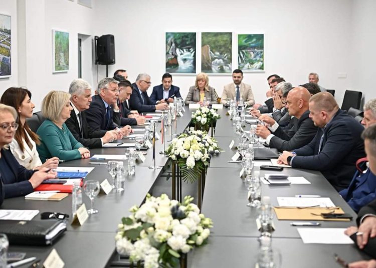 Koordinacijski sastanak dužnosnika HDZ-a BiH održan u Grudama