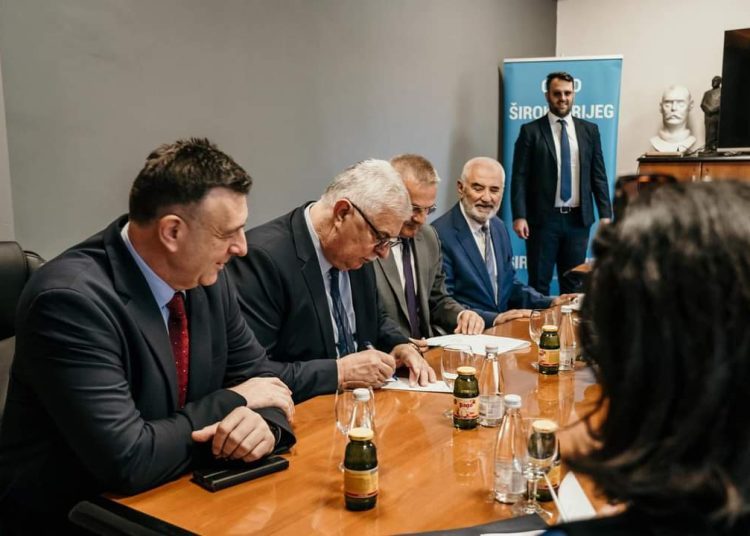 Potpisan ugovor o obnovi Gimnazije fra Dominika Mandića