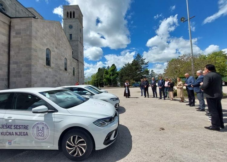 Uručena i blagoslovljena dva nova automobila za projekt”Širokobriješke sestre – kućna njega”