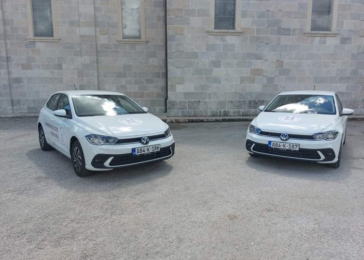Uručena i blagoslovljena dva nova automobila za projekt”Širokobriješke sestre – kućna njega”