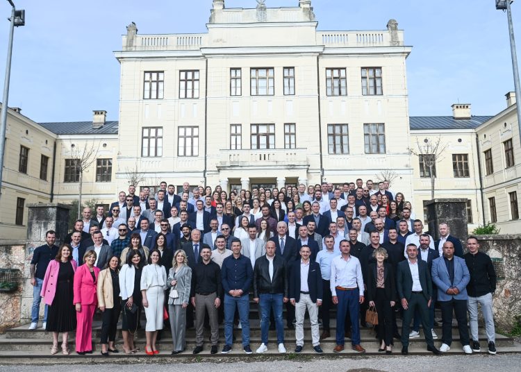 Nekadašnji učenici i učenice Srednje strukovne škole Široki Brijeg obilježili 20 godina mature