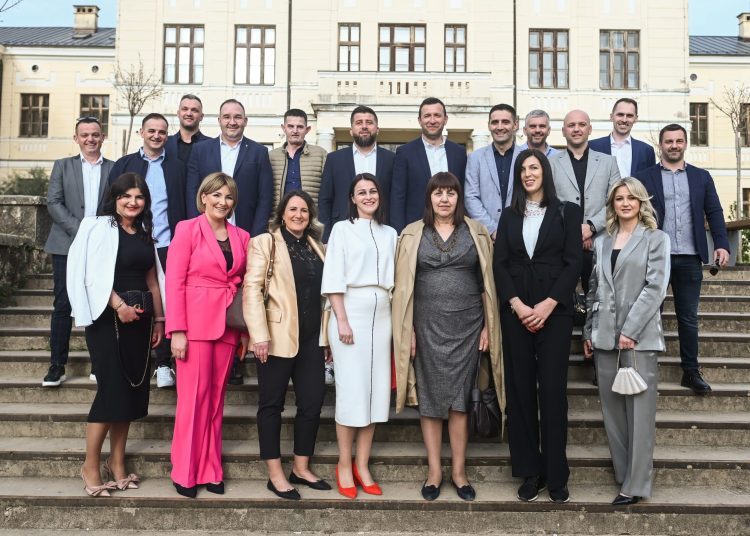 Nekadašnji učenici i učenice Srednje strukovne škole Široki Brijeg obilježili 20 godina mature