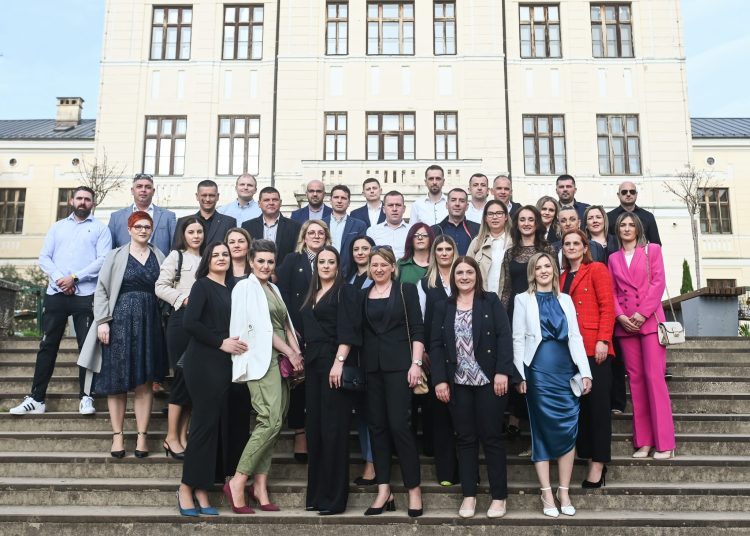 Nekadašnji učenici i učenice Srednje strukovne škole Široki Brijeg obilježili 20 godina mature