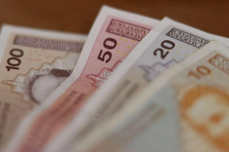 Povlače se novčanice od 10, 20, 50 i 100 KM puštenih u opticaj od 1998. do 2009. godine.