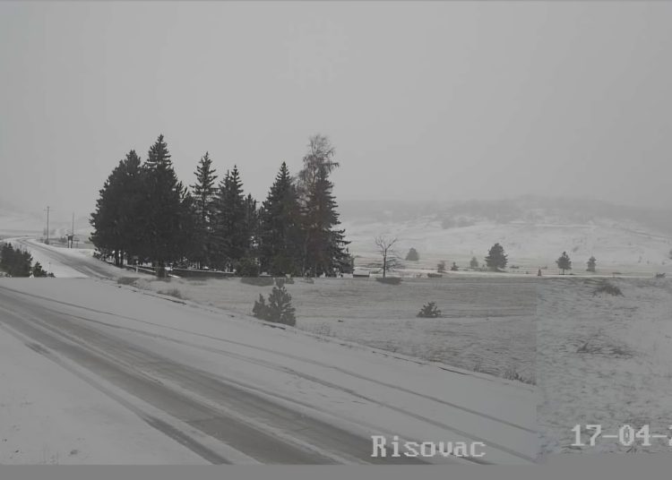 Snijeg pao na Blidinju (FOTO)