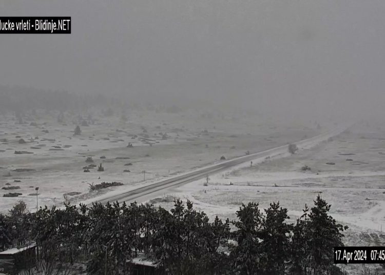 Snijeg pao na Blidinju (FOTO)