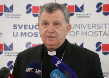 Nadbiskup Vukšić: Crkva u BiH bori se s iseljavanjem, katolička zajednica upola manja