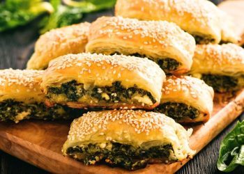 Ručak koji baš uvijek prolazi: Brza pita sa špinatom i tri vrste sira