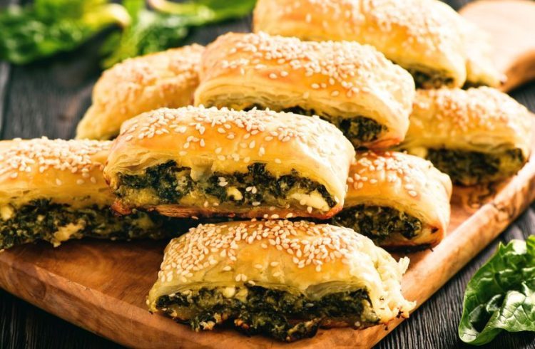 Ručak koji baš uvijek prolazi: Brza pita sa špinatom i tri vrste sira