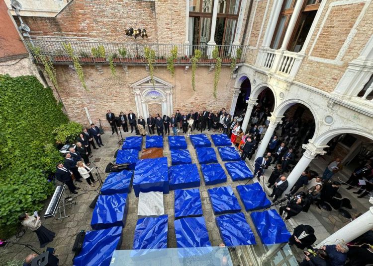 Povijesni trenutak: Svečano otvoren paviljon BiH na Venecijanskom bijenalu s projektom “Mjera mora” autora Stjepana Skoke