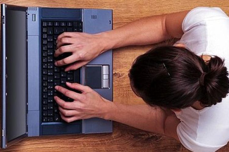 Žene najčešće guglaju o zdravlju, muškarci internet koriste za objavljivanje mišljenja