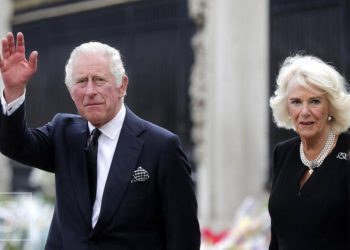 Buckinghamska palača: Kralj se vraća javnim dužnostima