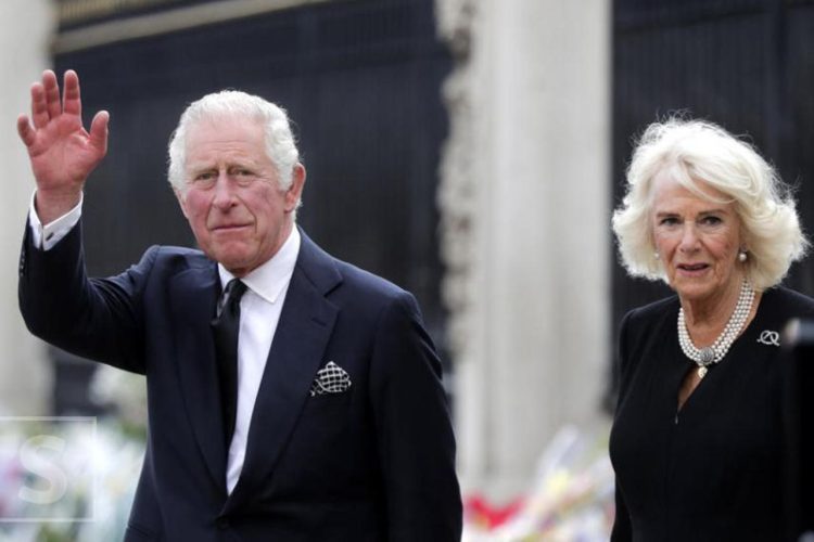 Buckinghamska palača: Kralj se vraća javnim dužnostima