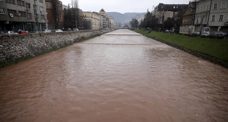 Sarajevo: U rijeci Miljacki pronađena tijela žene i malog djeteta