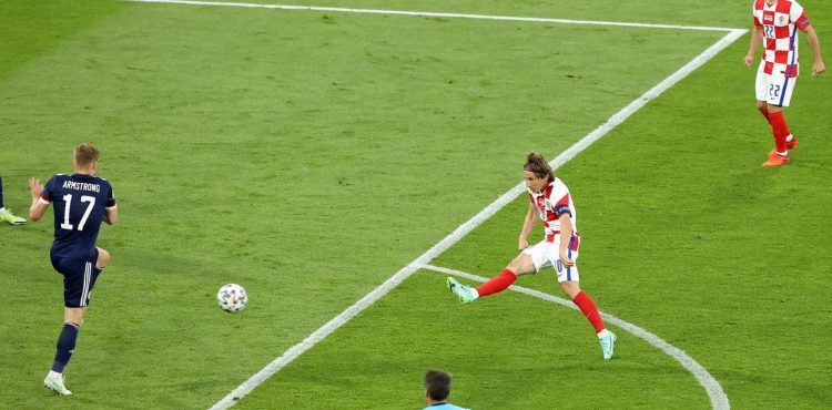 Video| Sjećate se ove Modrićeve čarolije? Pogledajte kako UEFA nabrijava navijače na Euro