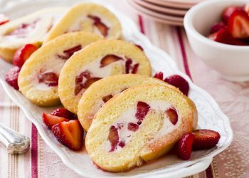 Gotova za tren: Najlakši recept za roladu s jagodama