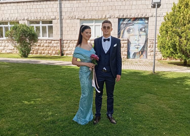 FOTO: Svečani defile posuških maturanata