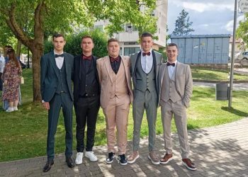 FOTO: Svečani defile posuških maturanata
