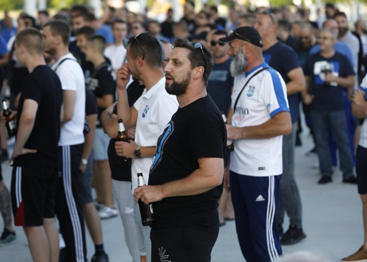 FOTO: Kohorta i Osijek na nogama zbog naoružanih anonimaca, pogledajte ludnicu ispred Opus Arene