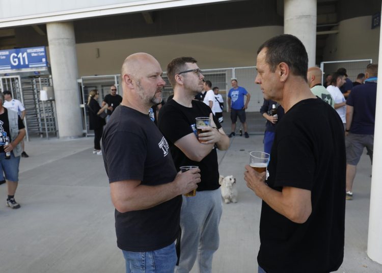 FOTO: Kohorta i Osijek na nogama zbog naoružanih anonimaca, pogledajte ludnicu ispred Opus Arene