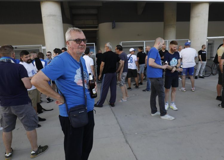 FOTO: Kohorta i Osijek na nogama zbog naoružanih anonimaca, pogledajte ludnicu ispred Opus Arene