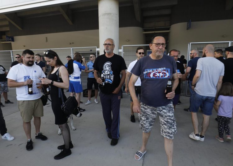 FOTO: Kohorta i Osijek na nogama zbog naoružanih anonimaca, pogledajte ludnicu ispred Opus Arene