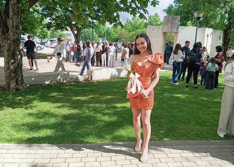 FOTO: Svečani defile posuških maturanata