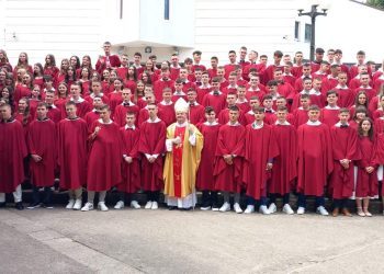 Ljubuški: Biskup Palić podijelio sakrament svete krizme za 160 krizmanika