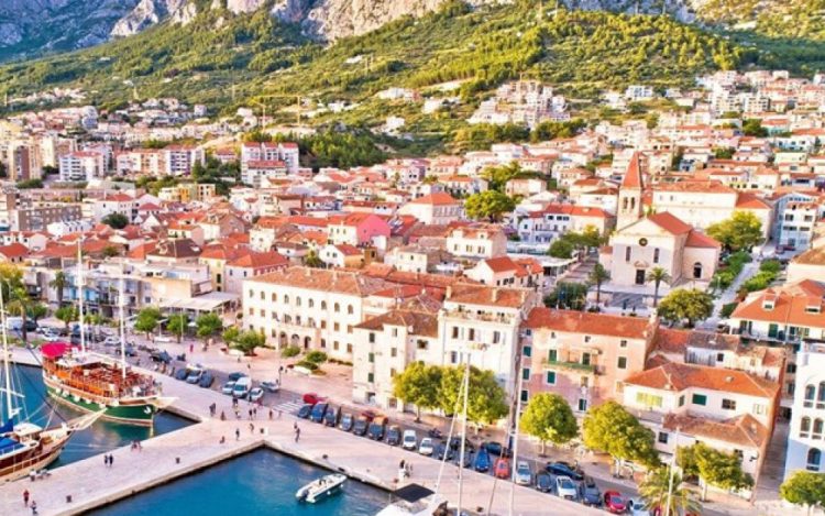 Kvadrat stana u zgradi u Makarskoj – sedam tisuća eura, evo tko su kupci