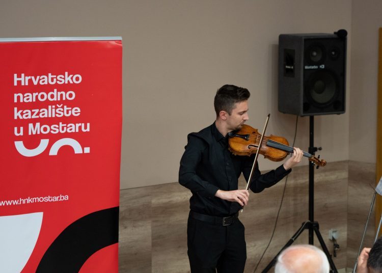 Održana komemoracija za prvog intendanta HNK Mostar Ivana Ovčara