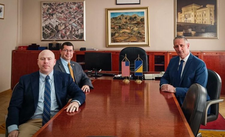 Američko veleposlanstvo: Galić iskoristio svoje obrazovanje kako bi uspostavio čvrst odnos između OS BiH i američke vojske