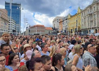 Baby Lasagna stigao na glavni zagrebački trg pred oduševljene obožavatelje