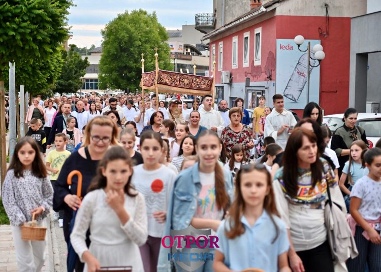 Blagdan Tijelovo svečano obilježen procesijom od crkve na Brigu do centra Širokog Brijega