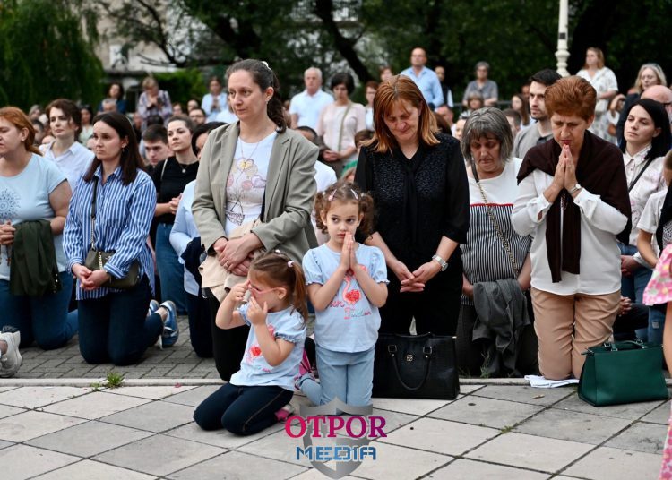 Blagdan Tijelovo svečano obilježen procesijom od crkve na Brigu do centra Širokog Brijega