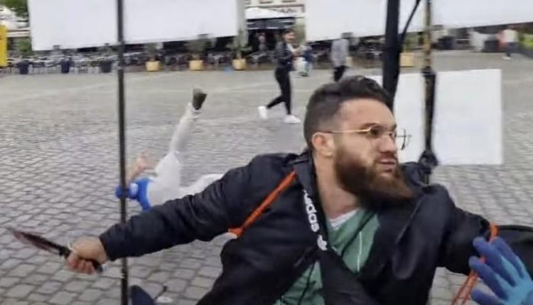 Horor u Njemačkoj: Muškarac nožem ubadao ljude na trgu, sve prenošeno uživo